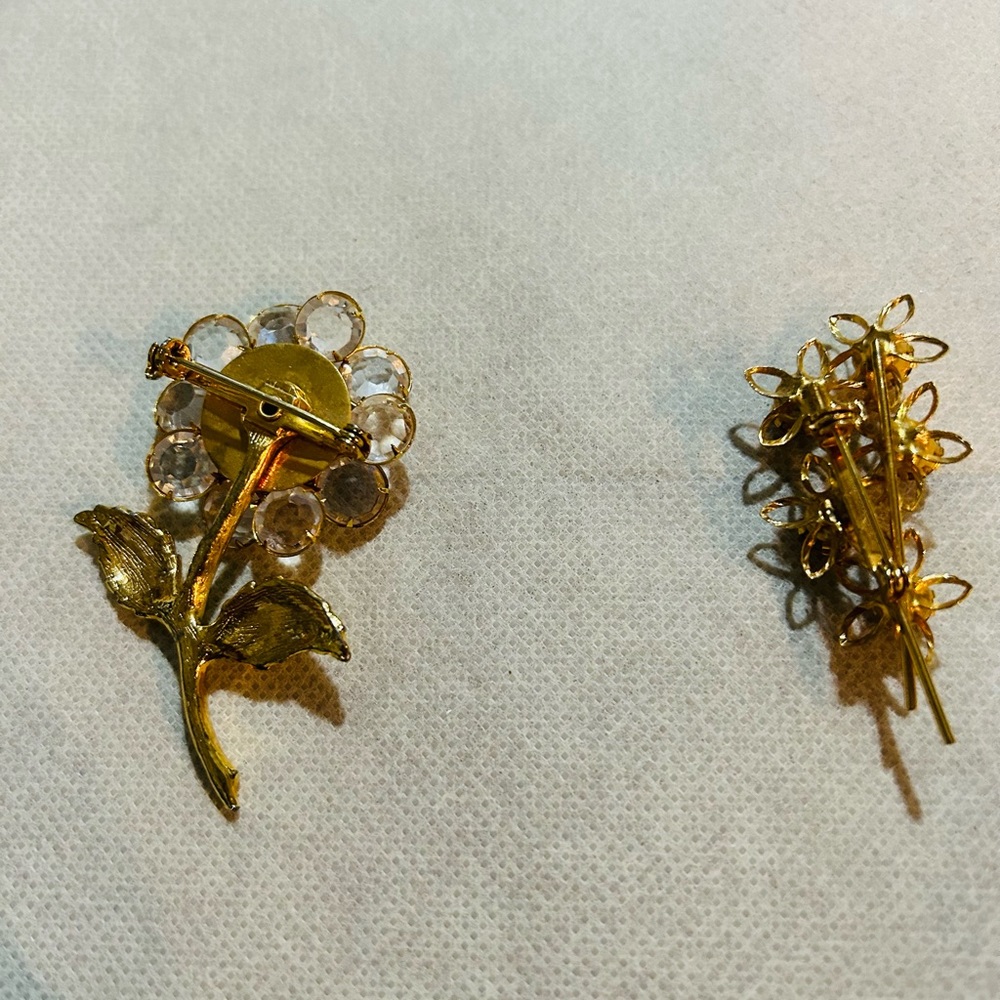 Vintage flower Brooches - Picture 2 of 2